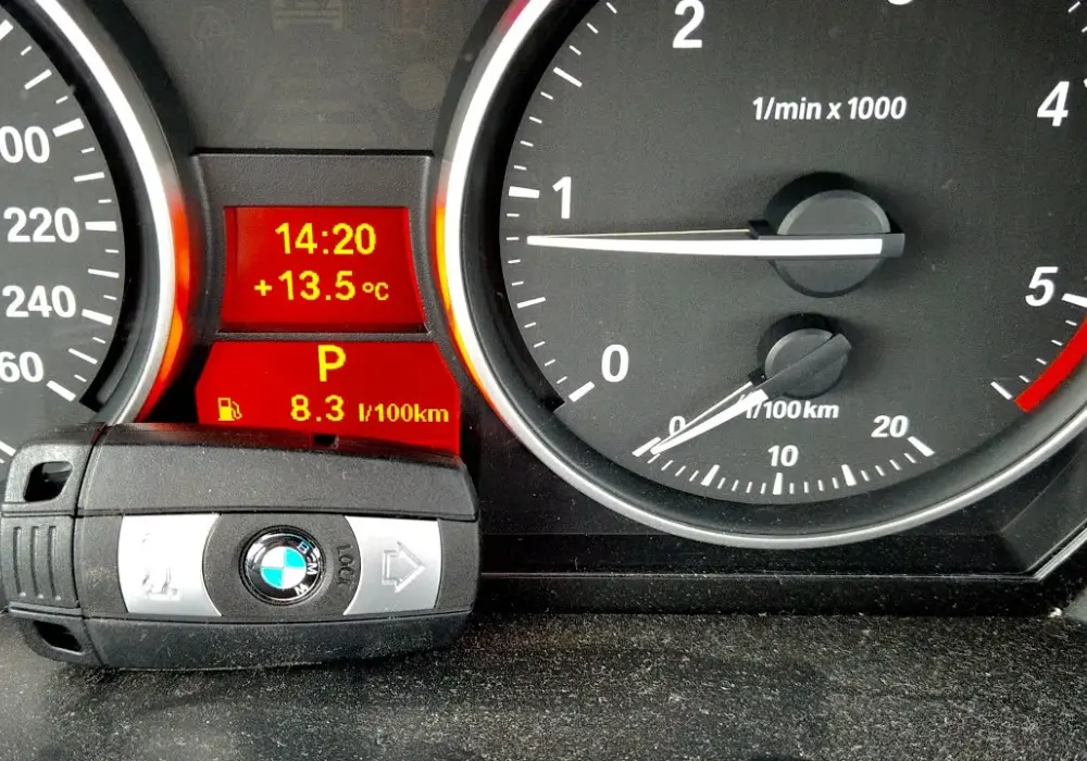 Jak otworzyć BMW E60 bez kluczyka? Bezpieczne metody i porady