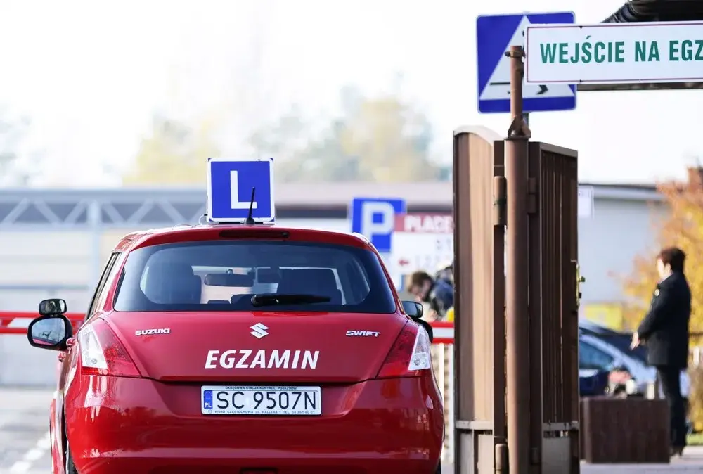 Ile zarabia egzaminator na prawo jazdy? Zaskakujące fakty i różnice