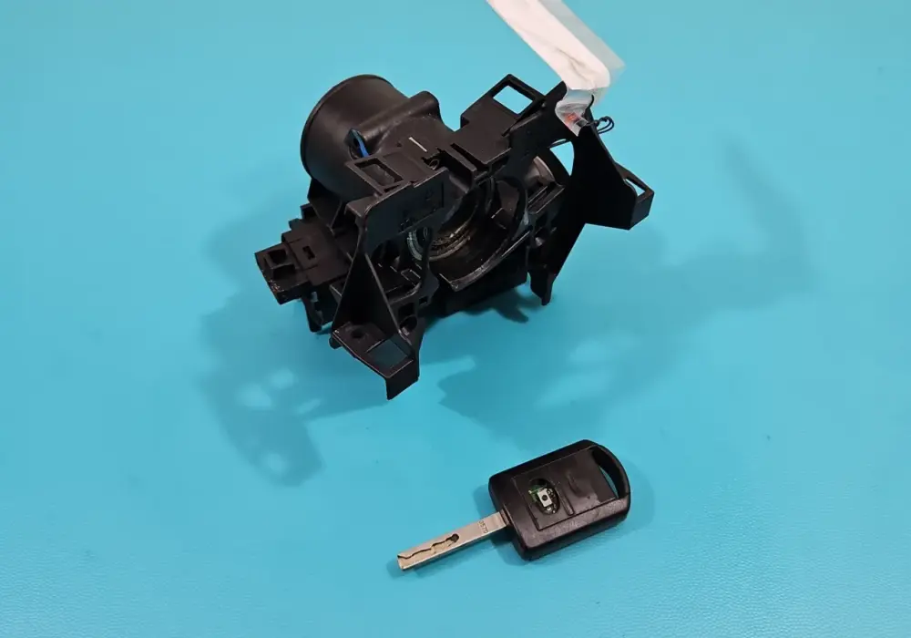 Jak rozebrać kluczyk Opel Meriva bez uszkodzenia elektroniki