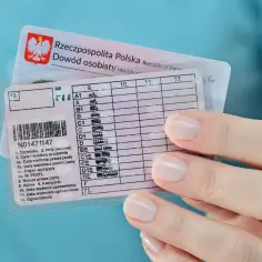 Dowód osobisty i prawo jazdy. Data ważności uprawnienia na prawie jazdy określa, ile po zdaniu egzaminu można jeździć.