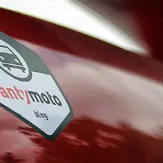 Jak trwale przykleić emblemat do karoserii – najlepsze metody i kleje