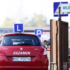 Ile zarabia egzaminator na prawo jazdy? Zaskakujące fakty i różnice