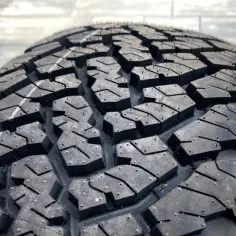 Jakie opony do SUV-a 4x4 wybrać, aby uniknąć problemów w terenie?
