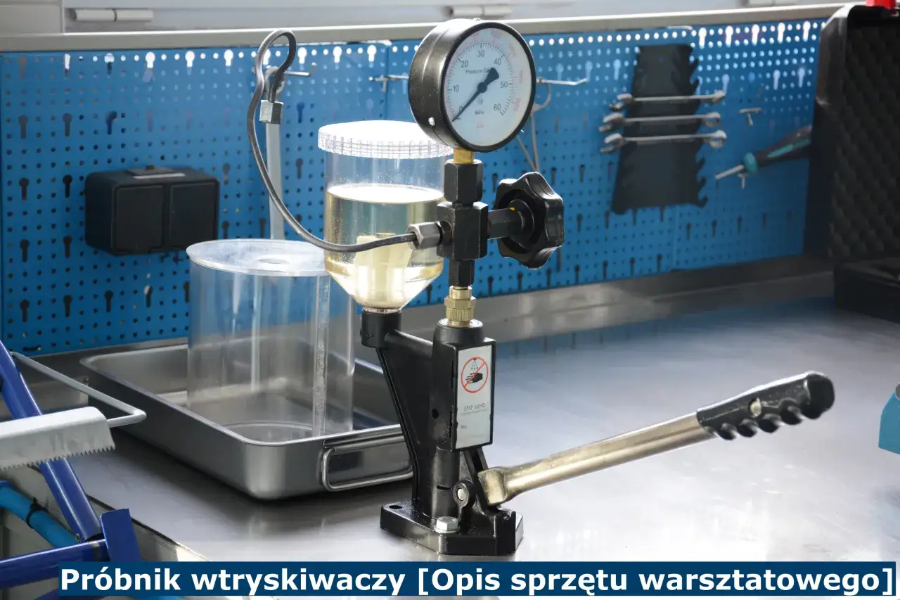 Próbnik wtryskiwaczy diesel z manometrem i zbiorniczkiem na płyn. Narzędzie warsztatowe do precyzyjnych testów.