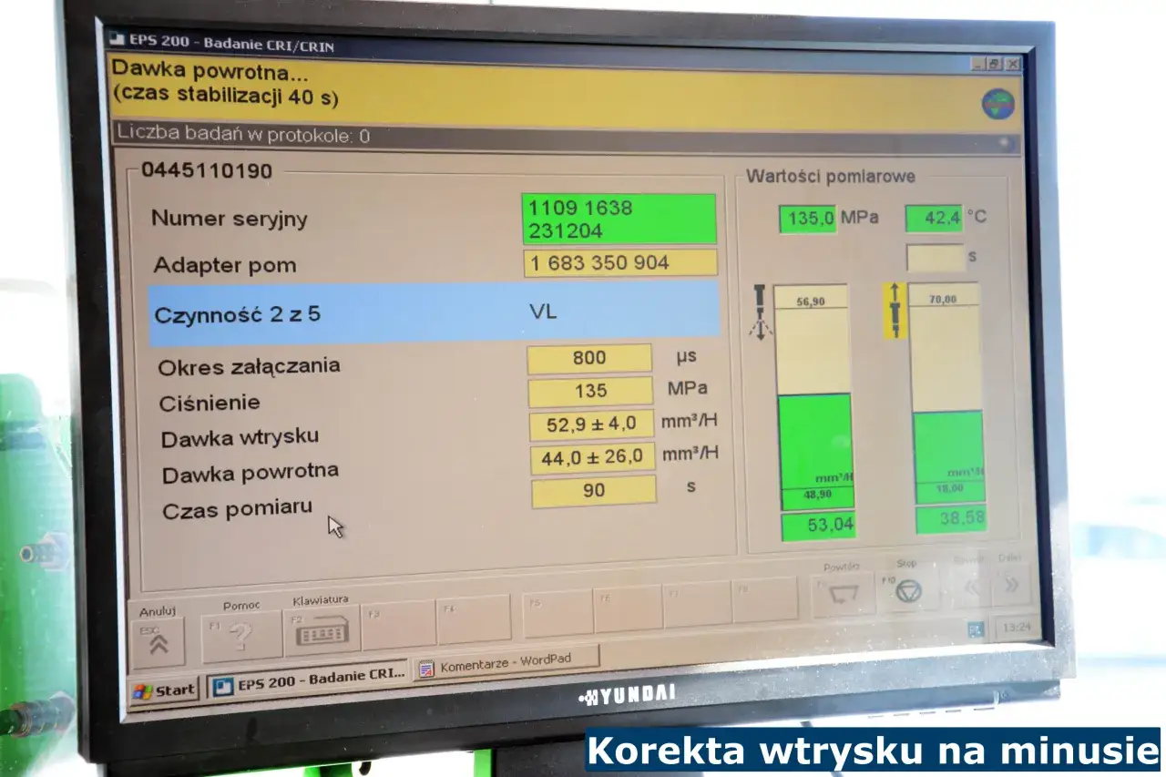 Ekran komputera z danymi testowymi wtryskiwaczy, wskazujący dopuszczalne korekty wtryskiwaczy.