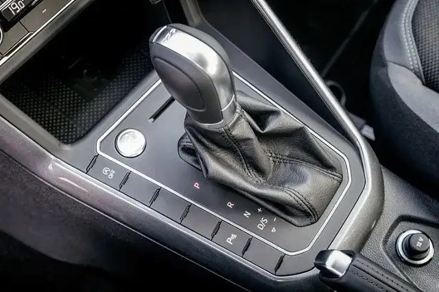 Zdjęcie Czy automat ma sprzęgło? Odkryj różnice między automatem a manualem