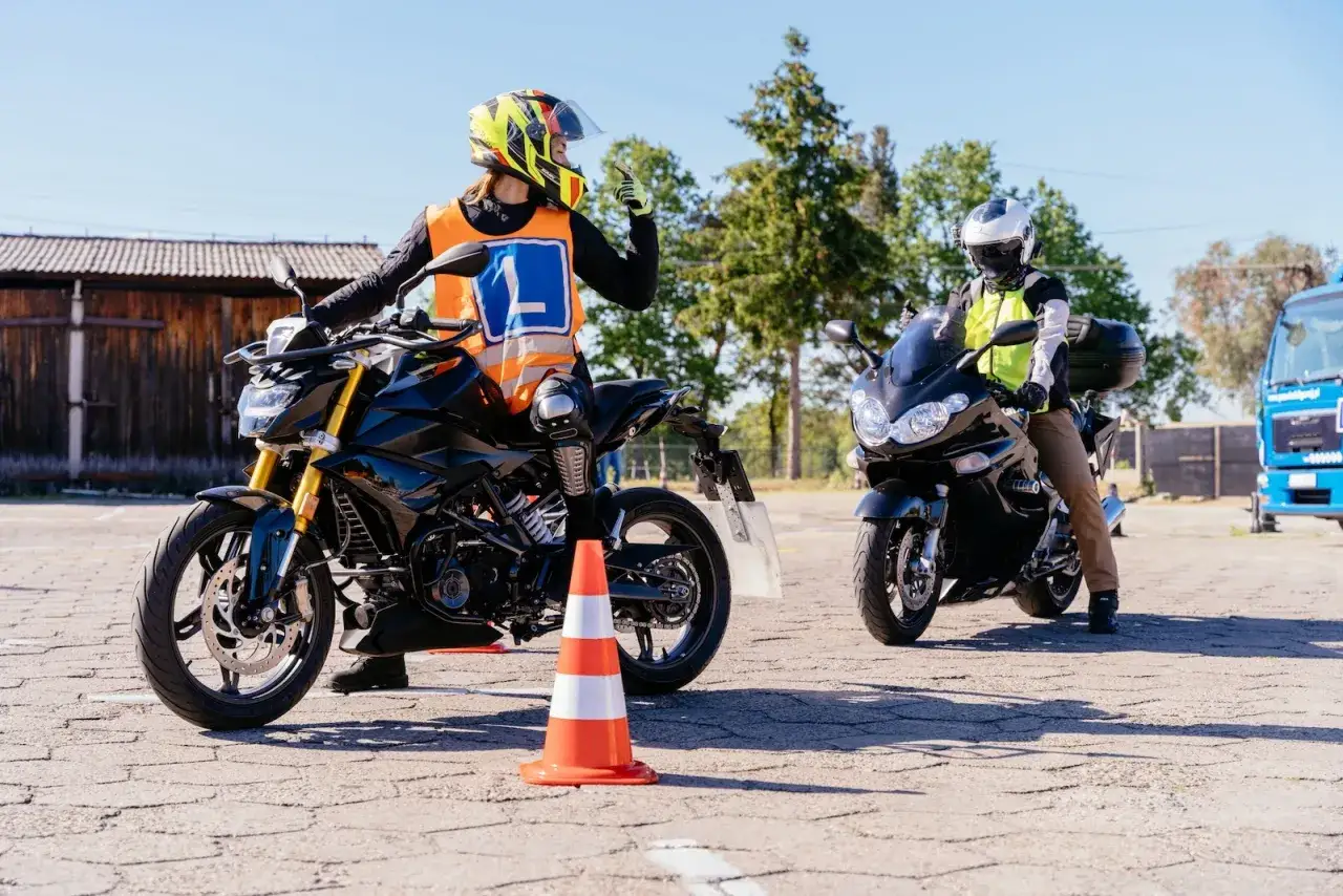 Zdjęcie Jakie prawo jazdy na motor 1000? Oto kluczowe wymagania i koszty